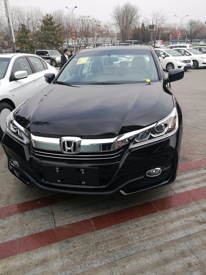 雅阁十一代旗舰版奥夫特黑落地,八代半2.0雅阁价格