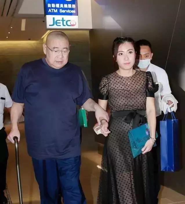 香港十大枭雄刘銮雄炒股,刘銮雄如何从股市狙击手变为港姐