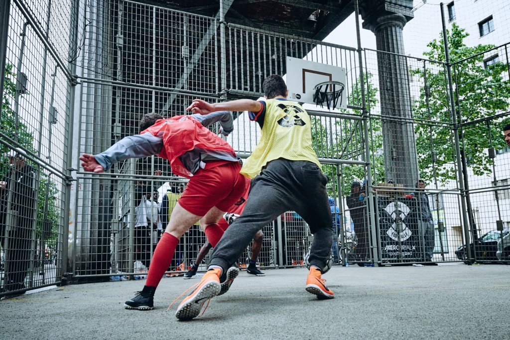 足球鞋美津侬和亚瑟士缓震,足球鞋中底软会怎么样