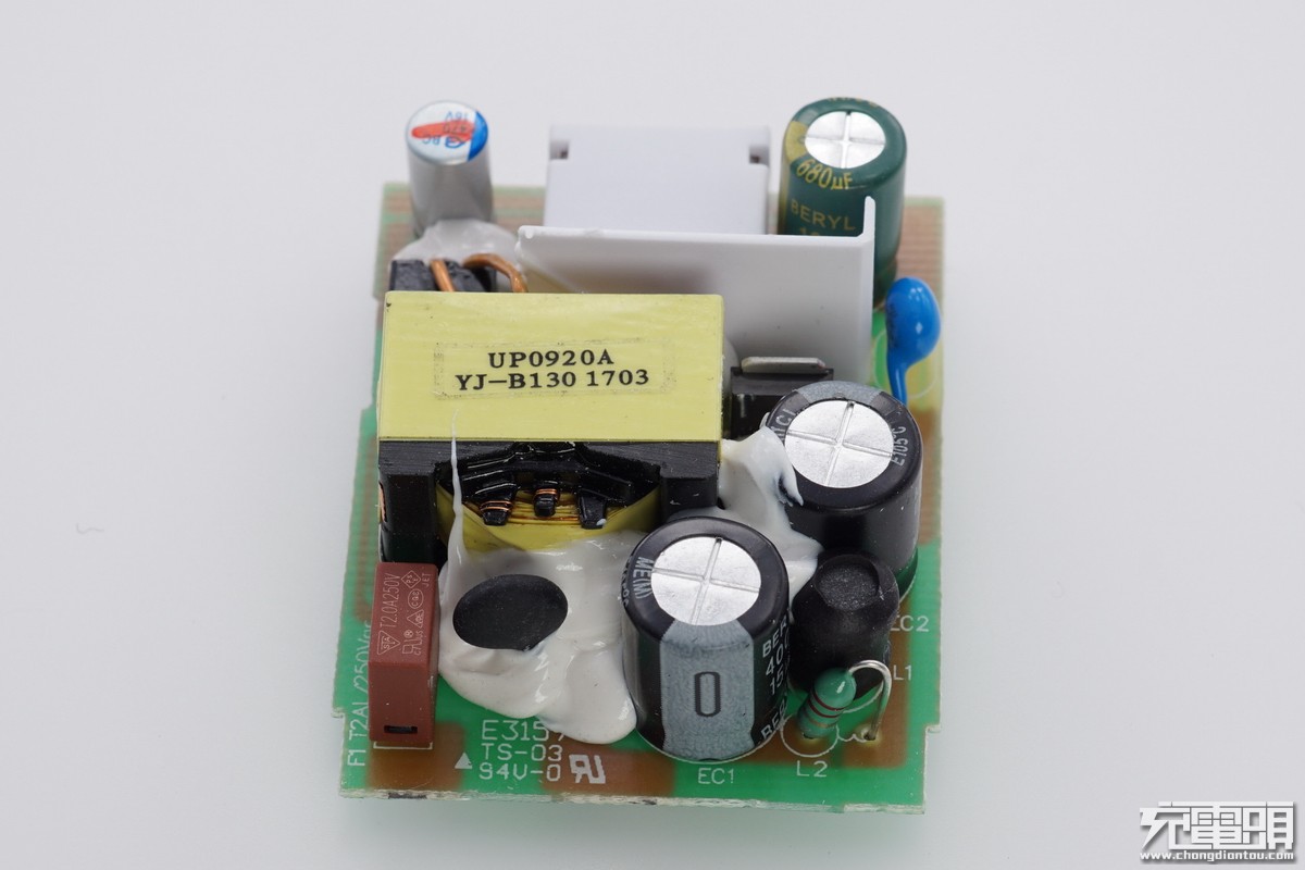 魅族充电器二换一,魅族原装充电器拆解