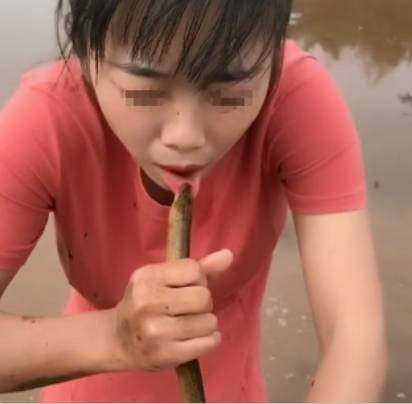 “等我上了你再说……”他的热吻顿时落下