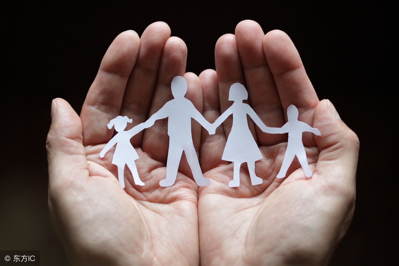 暖哭！65岁外公亲自手绘《儿童安全警示教育》漫画册，张张能救命