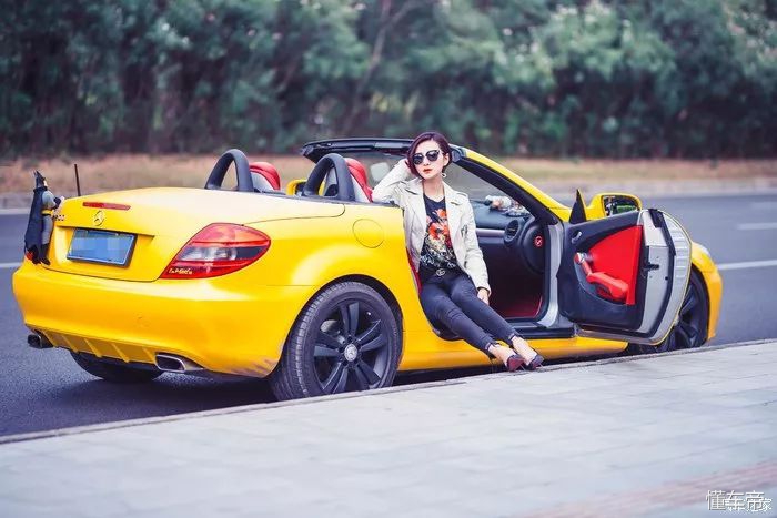 奔驰slk200硬顶敞篷哪个颜色好看,奔驰slk200敞篷版值得买吗