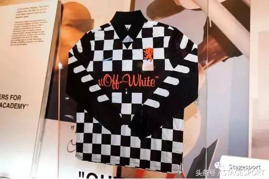 谁说打篮球就一定要穿好的球鞋,supreme白色足球衣