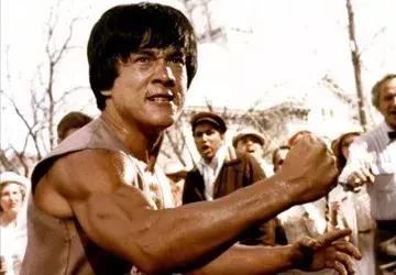 暌违16年成龙新歌人生独白：最是人间敌不过，物是人非事事休