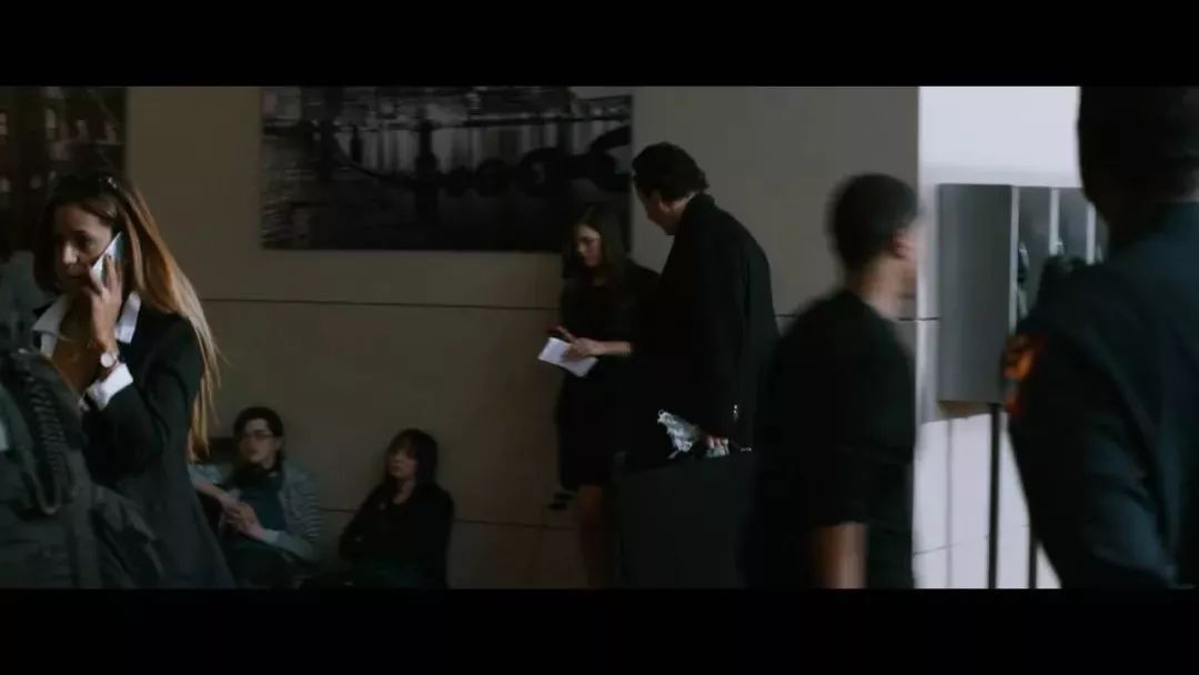 看完这个视频你还敢这样用手机吗,看完这部电影你还敢玩手机吗