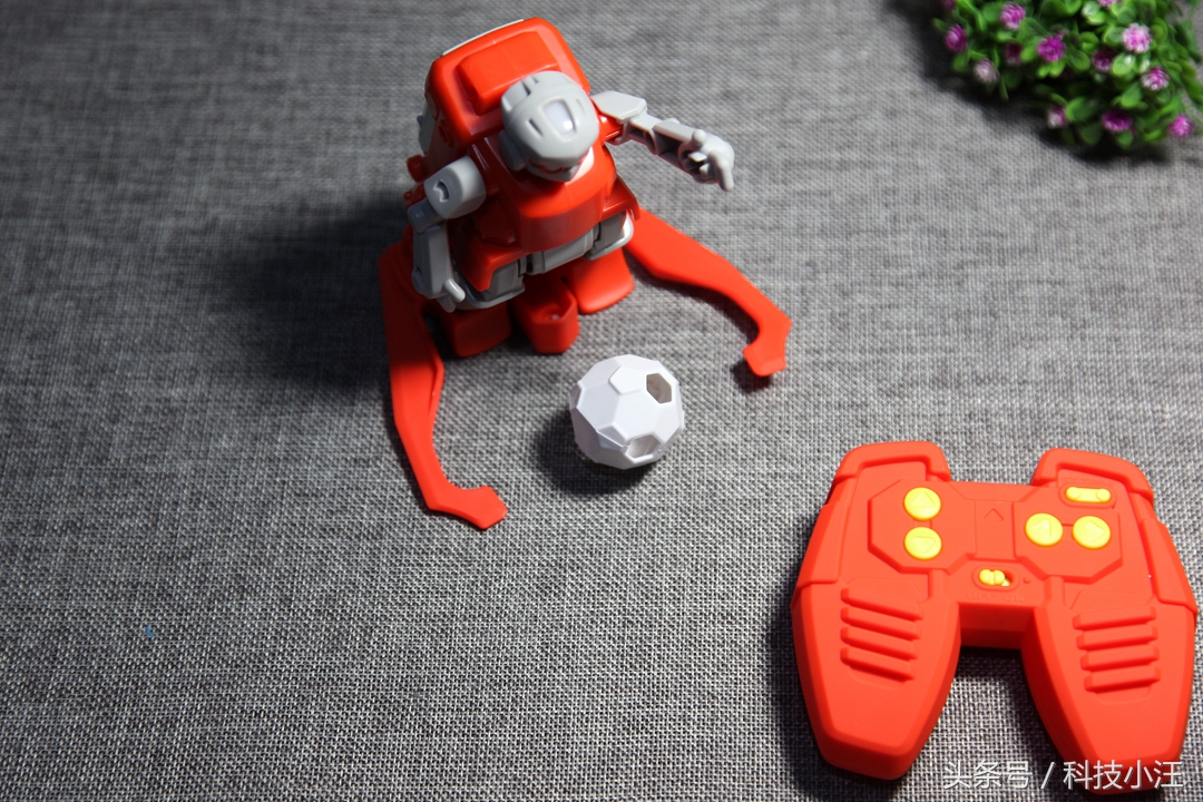 圆个自己的足球梦，米家有品众筹的SIMI足球机器人开箱体验