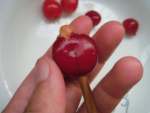 怎么剥荔枝简单不费手,如何剥荔枝最简单