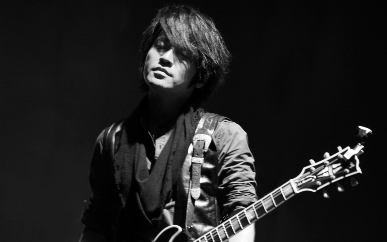 「*月天五**」风光无限，只因我们看到他的困难时他已经站起来了