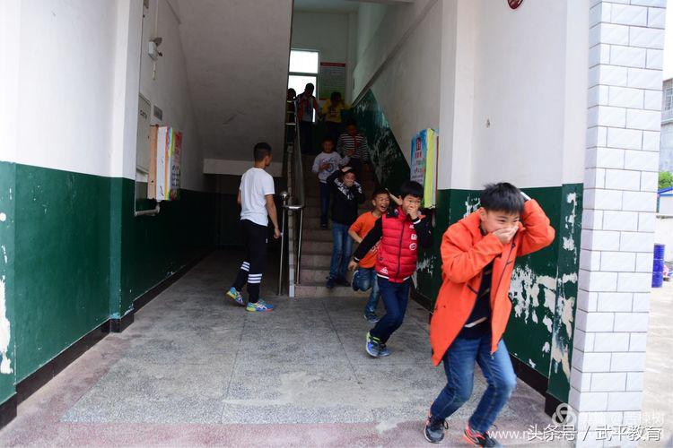 东联镇消防应急演练,东汇城消防演练