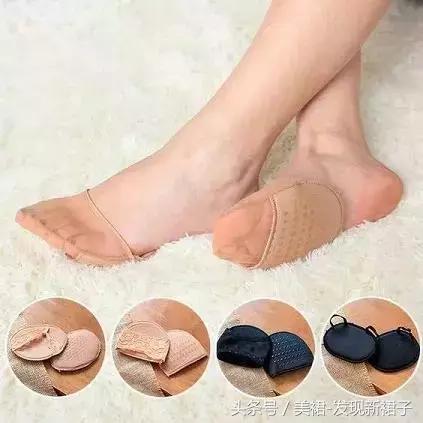 高跟鞋不跟脚前面磨小指,高跟鞋大拇指往下磨脚怎么办