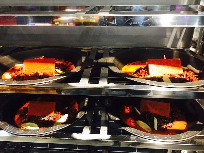 用2500D币换来的红九格解读重庆老火锅的底线：微辣是最后的妥协