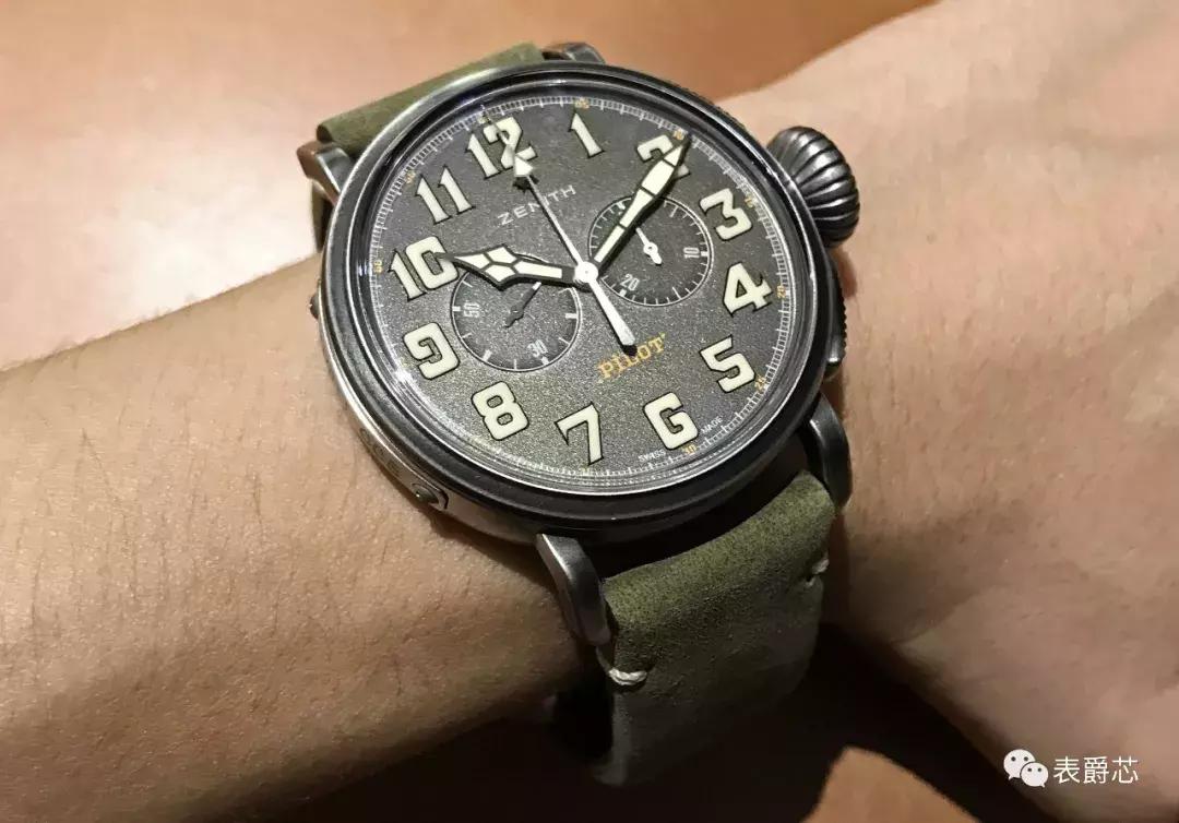 疾行计时不离手,夜店就怕不露手