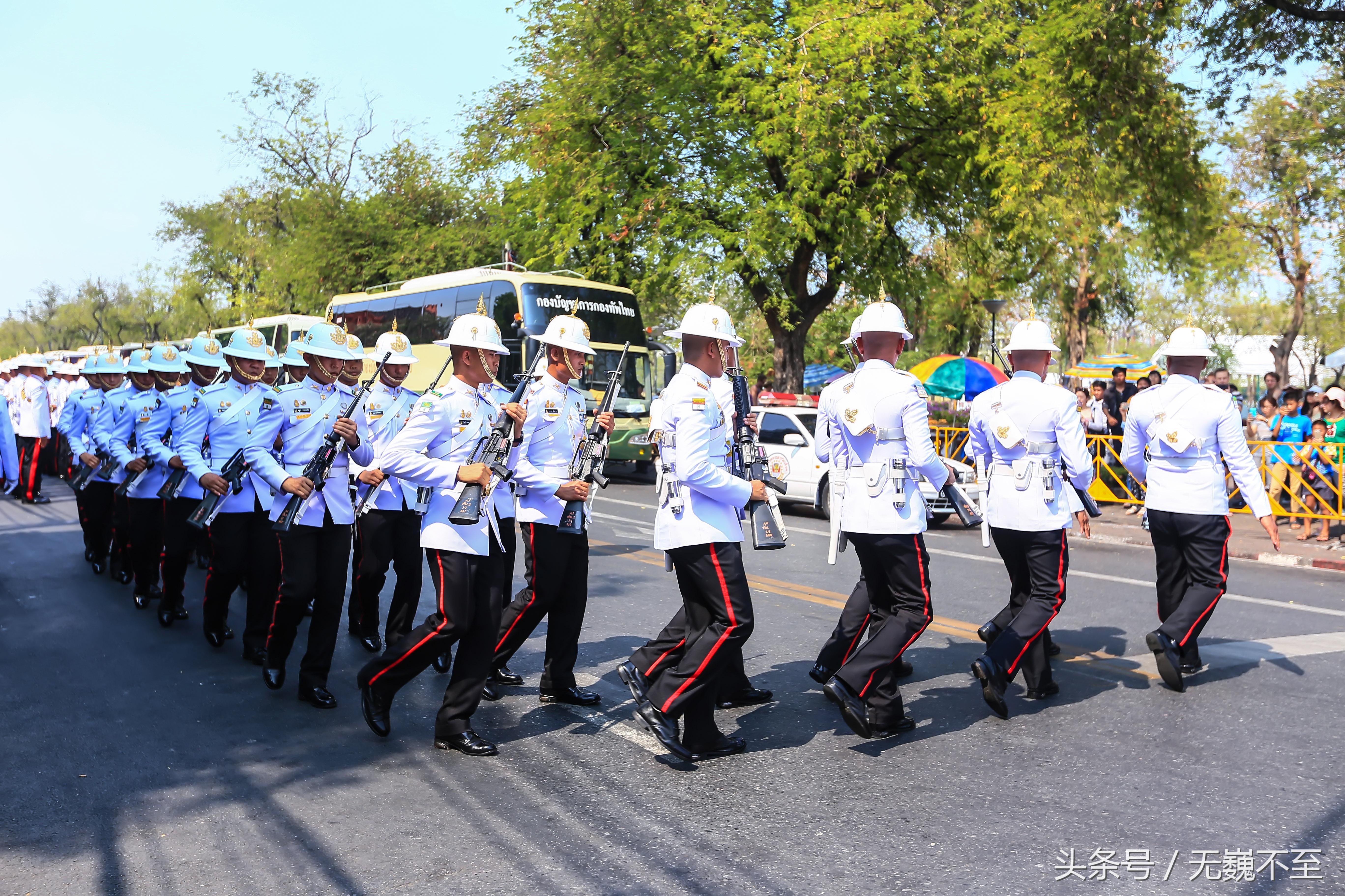 踏春曼谷，泼水大战前竟然先把泰国皇家卫队“检阅”一遍
