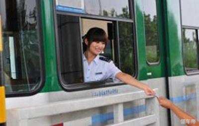 过收费站没带钱的解决方法如下,过高速怎么不收钱