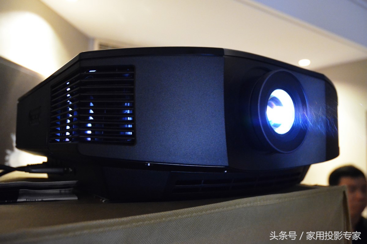 索尼vpl-hw49投影仪,sonyvpl-hw49投影仪开箱