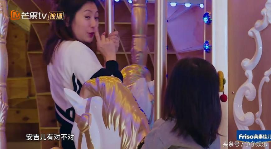 贾静雯带咘咘滑滑梯咘咘一脸懵,贾静雯晒疯狂游玩照咘咘一脸淡定