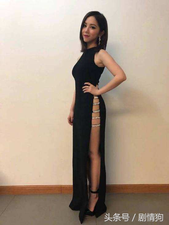 邓紫棋穿高腰开叉裙,杨幂和邓紫棋穿同一个裙子