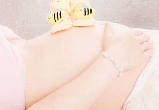 怀孕羊水浑浊是什么造成的,孕期羊水浑浊是什么原因造成的