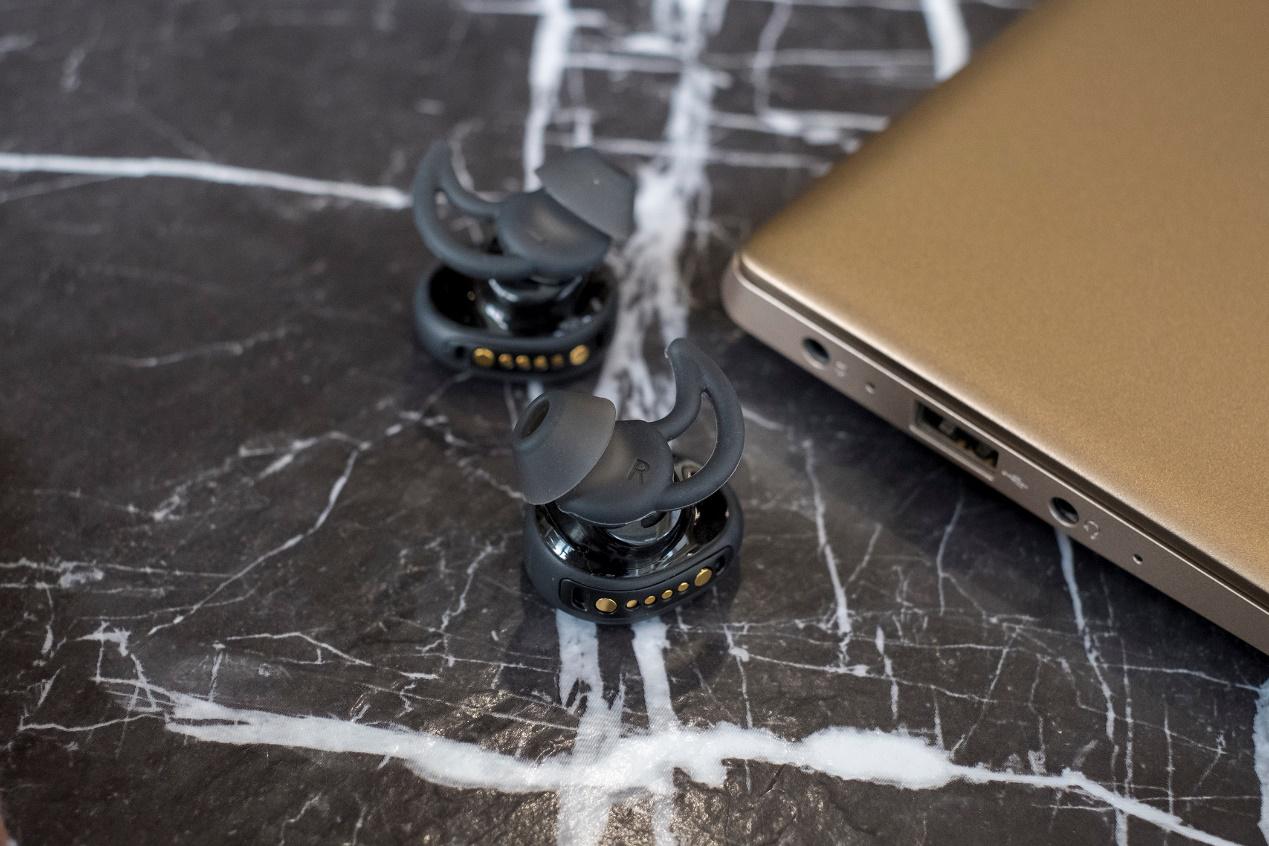 同样代号为FreeBose与JBL的真无线运动耳塞谁更自由一点？