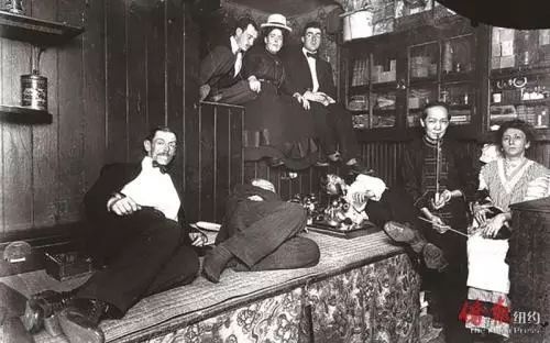 *片鸦**迷幻！探秘早年妖魔化的纽约华埠烟馆