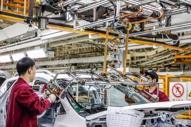 欧洲标准做工与安全，顶配都不到10万的7座“稳男”R3登场