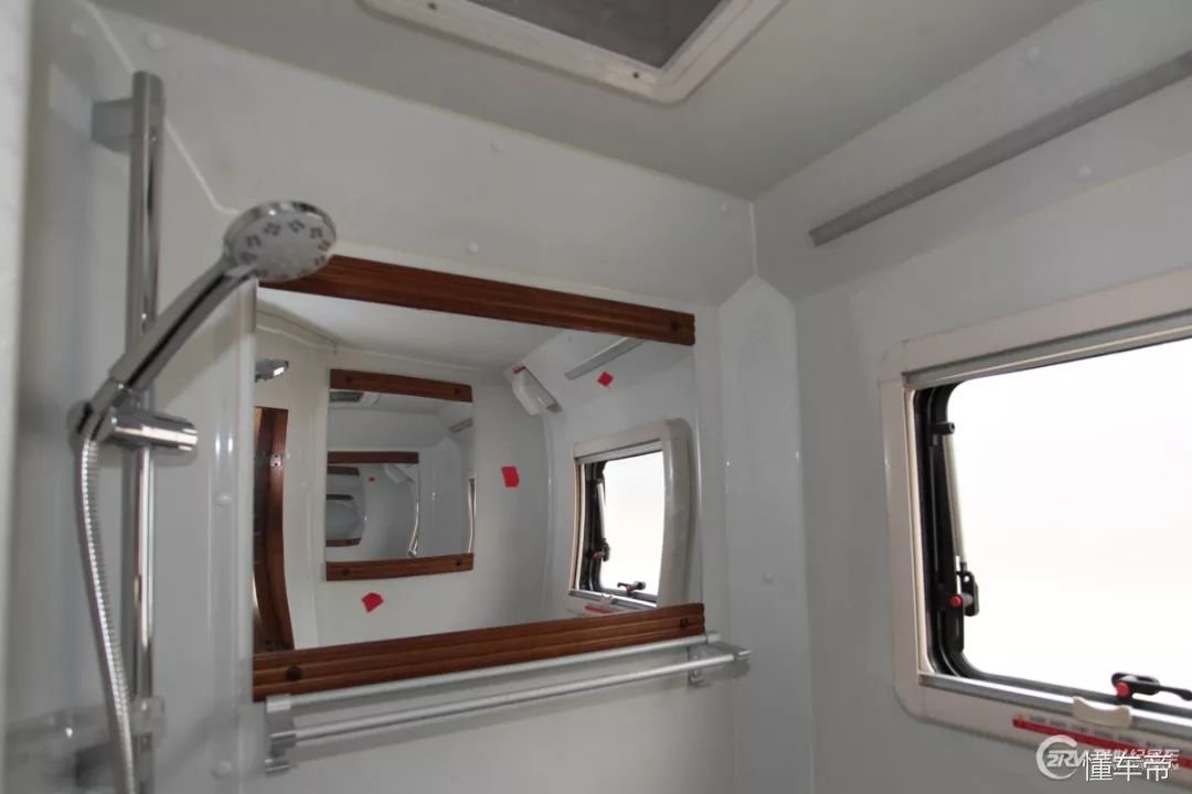 进口100万大额头c型豪华房车,豪华的六座六卧c级房车