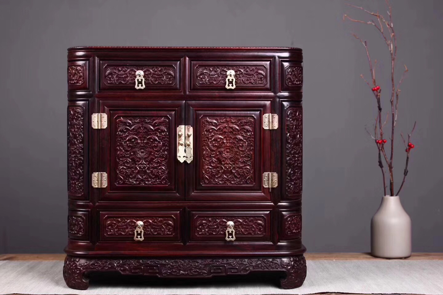 红木雕花里的污垢怎么清除,红木家具雕花太脏怎么清理