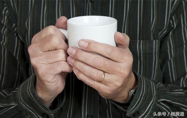 老人尿频尿不尽总有尿意怎么办,老年人尿频尿急尿失禁怎么解决