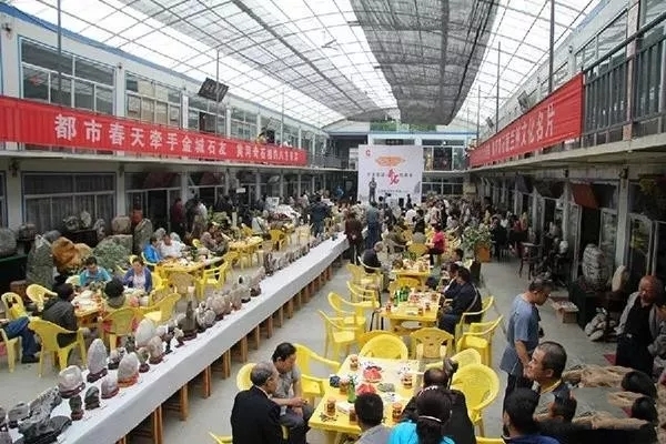最齐全的全国奇石交易市场 (最真实的奇石市场在哪儿呢)