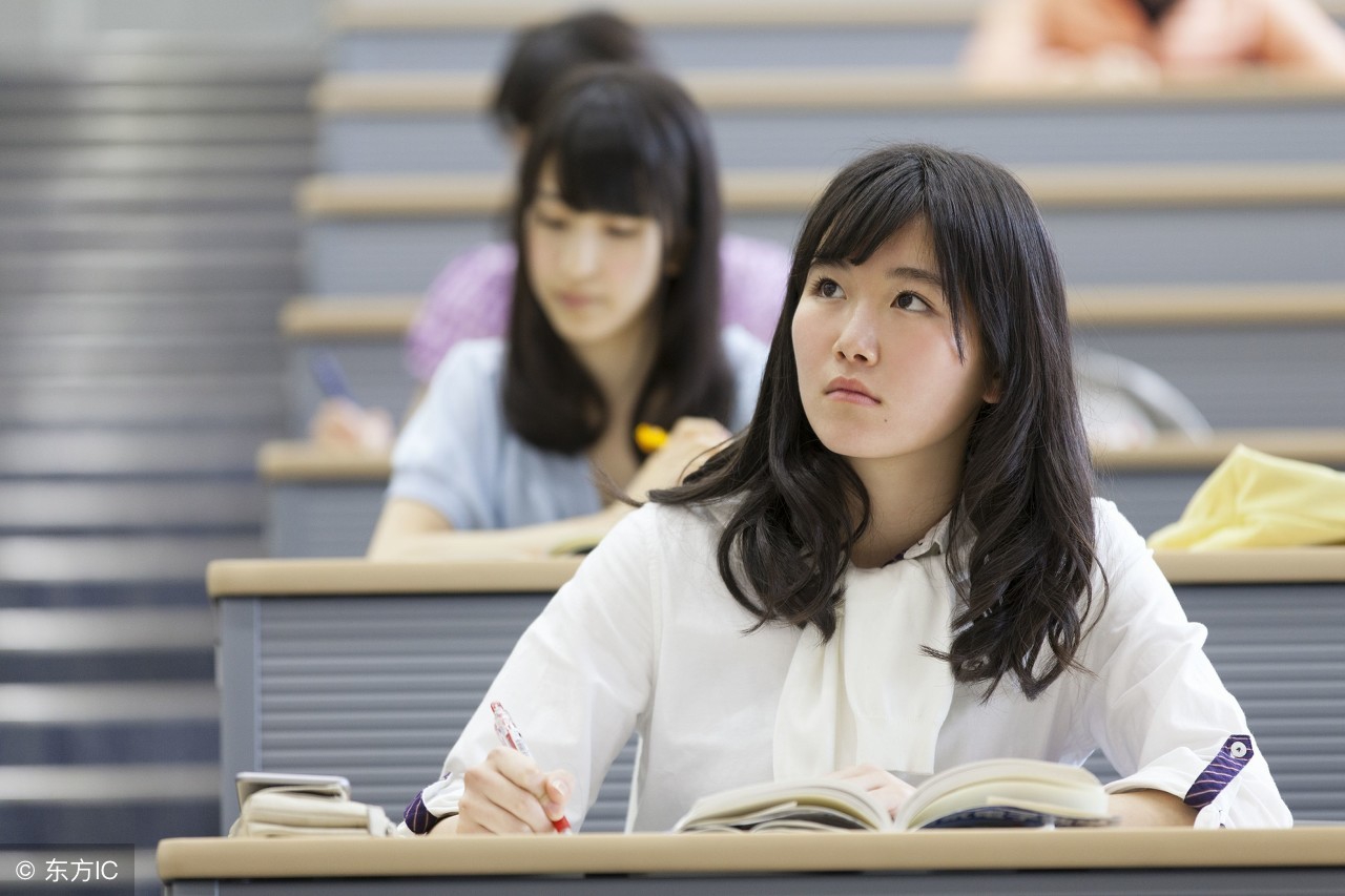 姑娘，别期待了，你爱的那个人不会找你