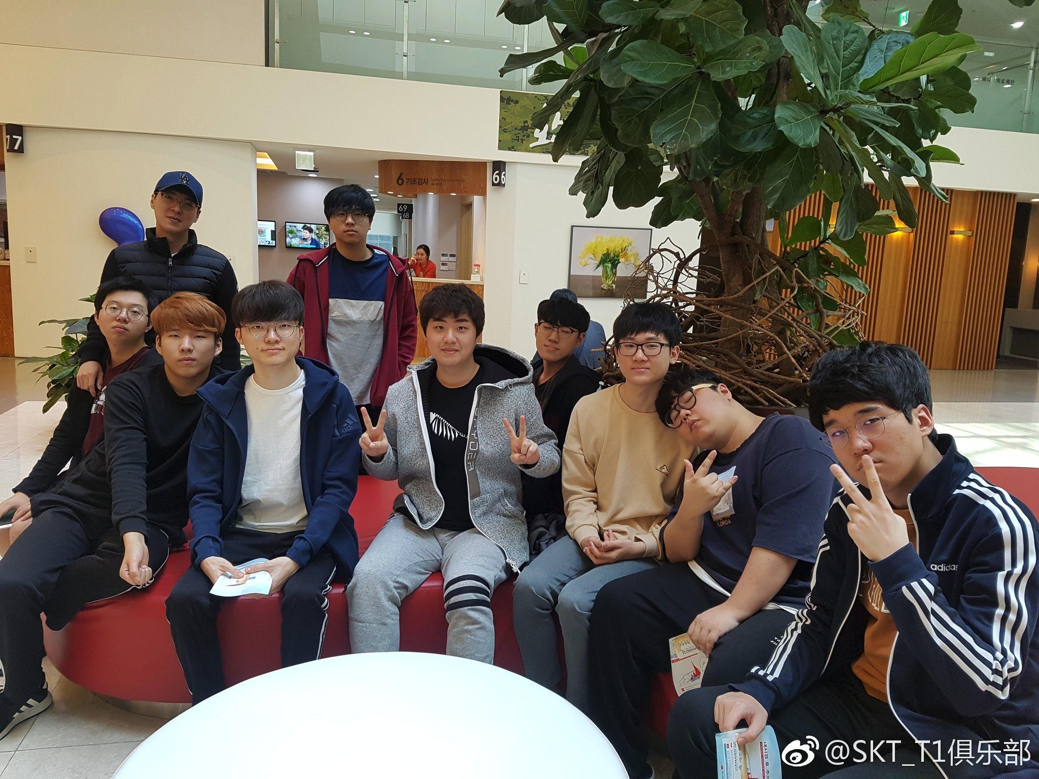 skt三连胜faker却进入离队倒计时,skt全员庆祝faker