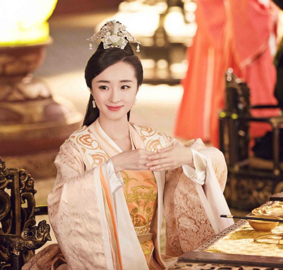 你还在关注独孤天下里演傻白甜的她,却不知人家悄悄换了张脸……