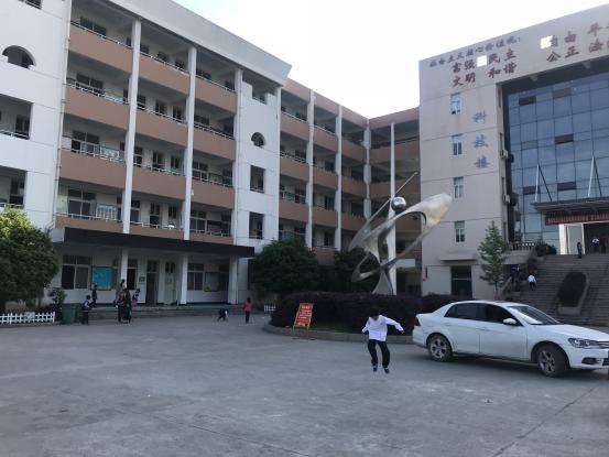 不要只看国外的基础设施，看看我国的小学厉害不厉害！