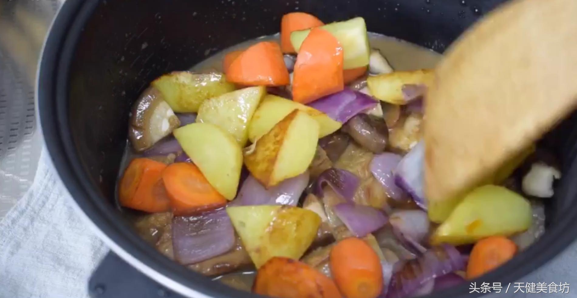 营养美味的排骨焖饭你值得拥有,爱吃排骨的要收藏一道红烧排骨