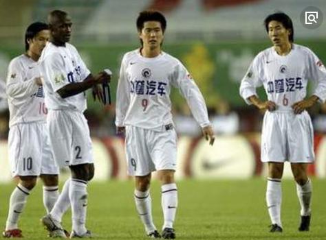 大漠的落日下那吹沙的人是谁,大漠落日下吹笙的人是谁原版