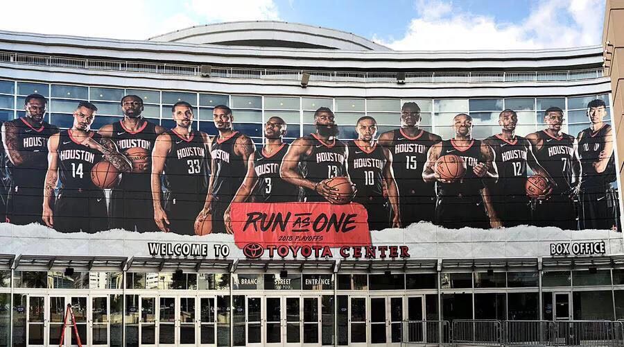 生涯数据12.3分6.8篮板1.6助攻,职业生涯15000分五千篮板五千助攻