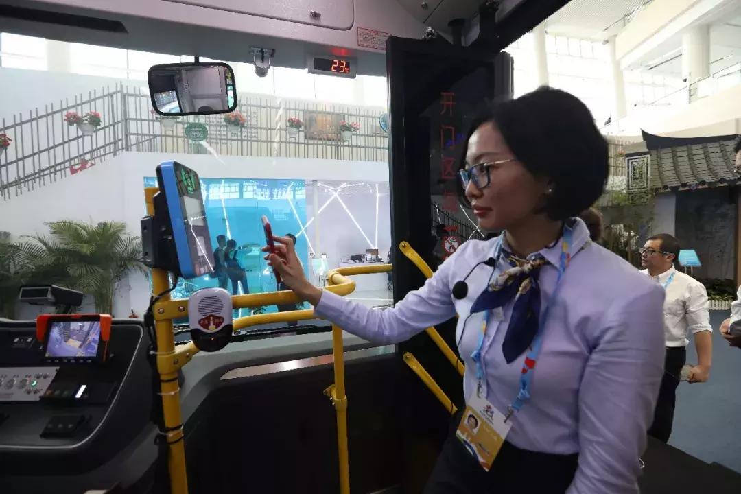 让你们“剁手”、“吃土”的人都来了！求偶遇？逛展追星攻略速收藏！