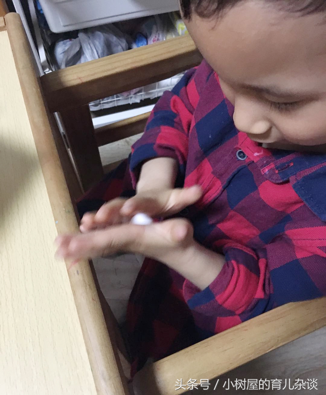 陪孩子做手工粘土,幼儿亲子制作黏土人