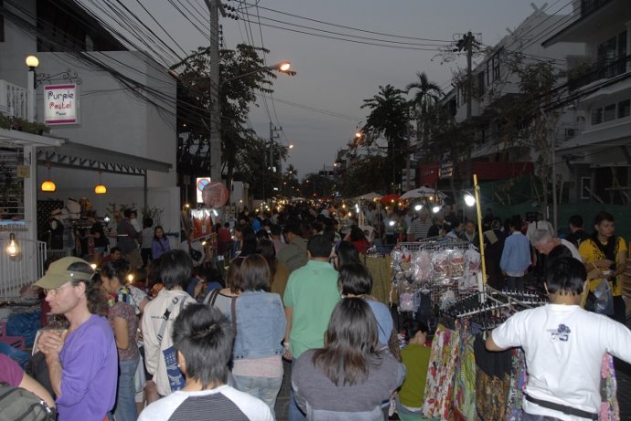清迈星期日最大的夜市,清迈最大的露天夜市