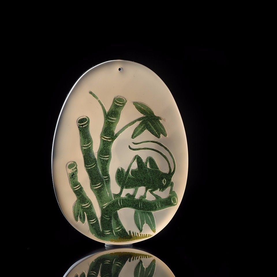 多姿多彩的阿拉善玛瑙,阿拉善玛瑙俏色巧雕艺术品