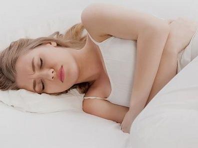 来月经肚子疼怎么缓解痛经按哪里,女生来月经了怎样可以缓解肚子痛