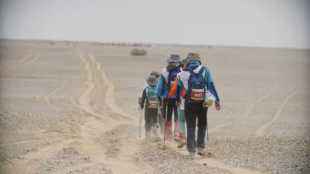 陶冶户外徒步戈壁,陶冶户外挑战无人区