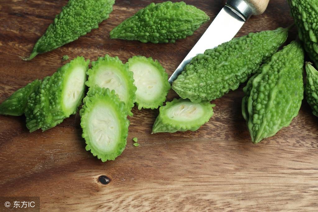 嘴唇上火起痘是什么原因,嘴唇上火长痘了怎么快速消除