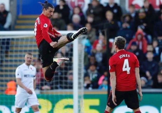 伊布下腰停球挑战,伊布停球转身教学视频