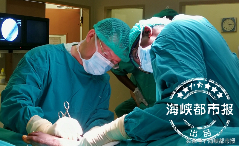 给病人采血被扎了,给艾滋病人做手术划伤手