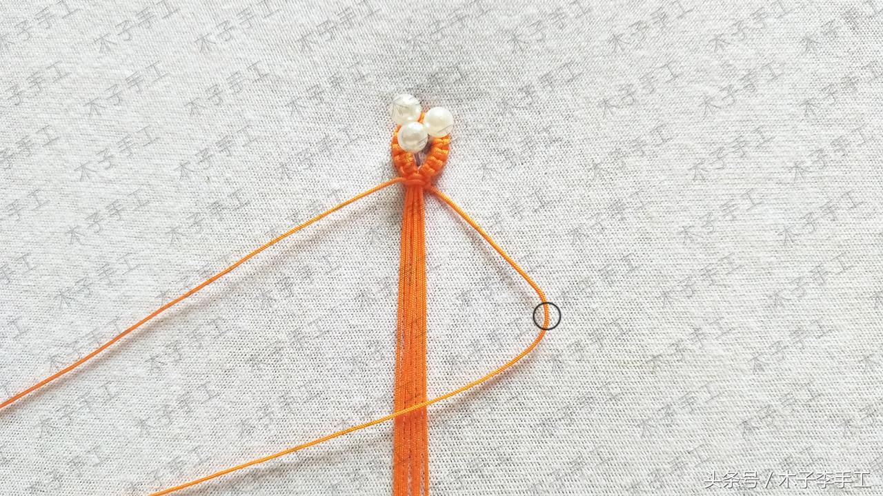 红绳编手链教程简单好看,用一根细红绳编简单手链