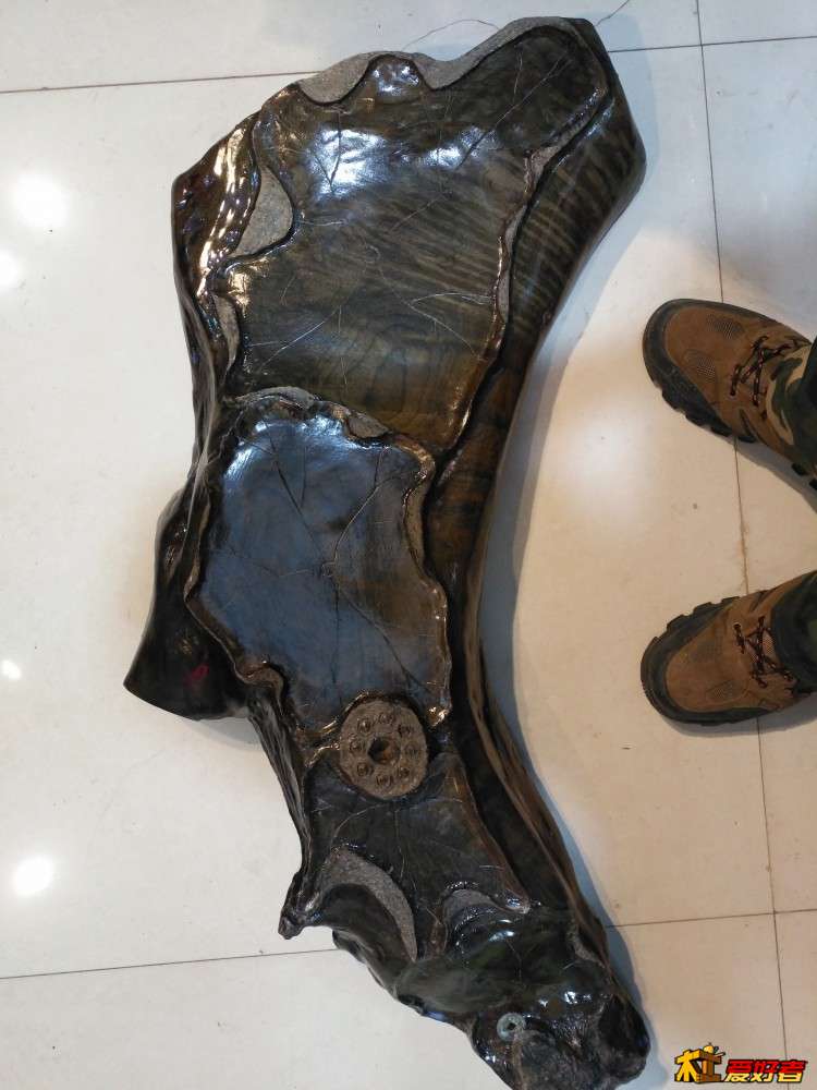 遵义金丝楠阴沉木茶台主人椅,金丝楠阴沉木自然造型茶台