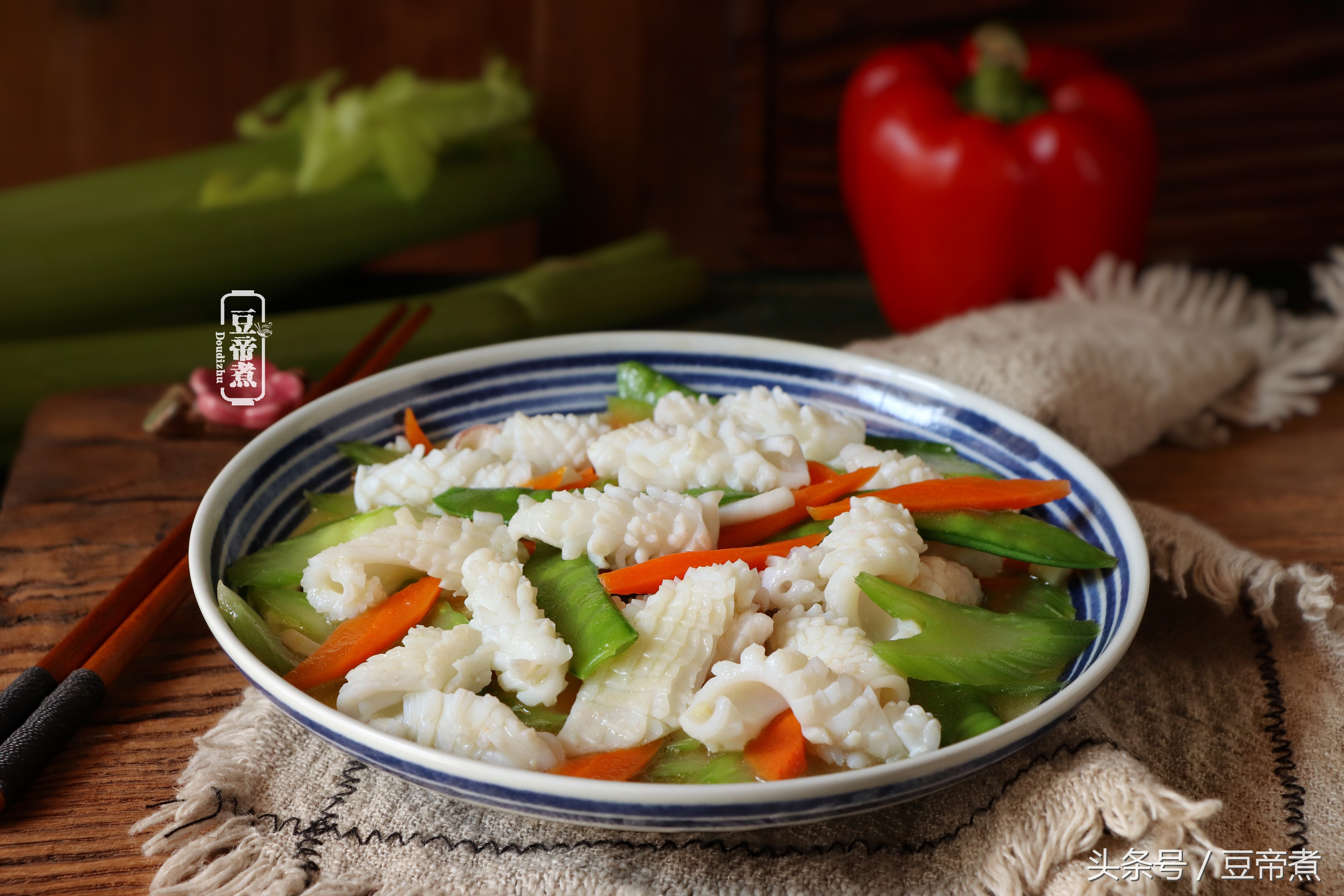 鱿鱼三种新款花刀切法记得收藏,鱿鱼怎么切花刀才卷得漂亮