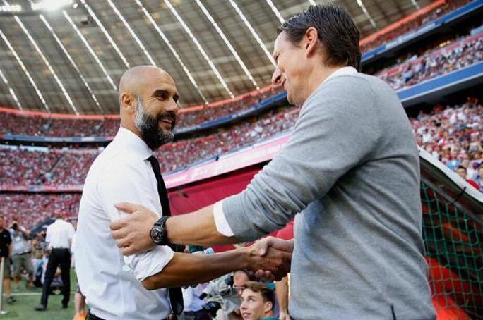 从票友到压迫足球之王，施二大爷只用了8年就牛气冲天